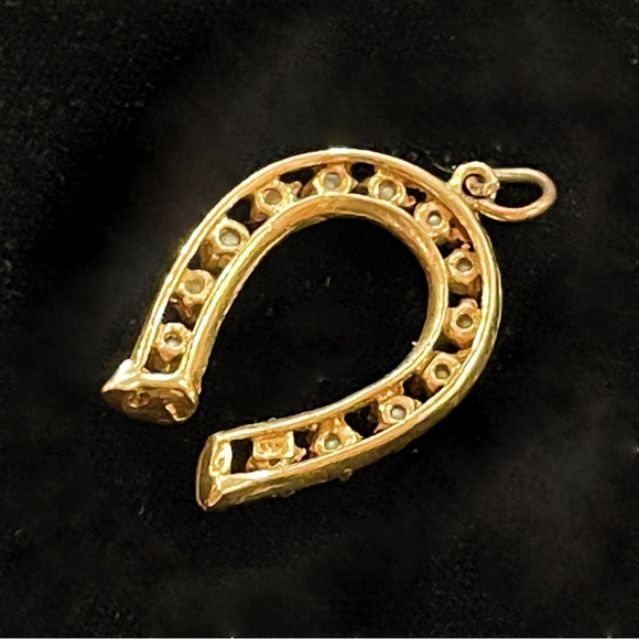 ✨Unique 18k Solid Gold Horseshoe Pendant with Seed Pearls - Picture 2 of 3